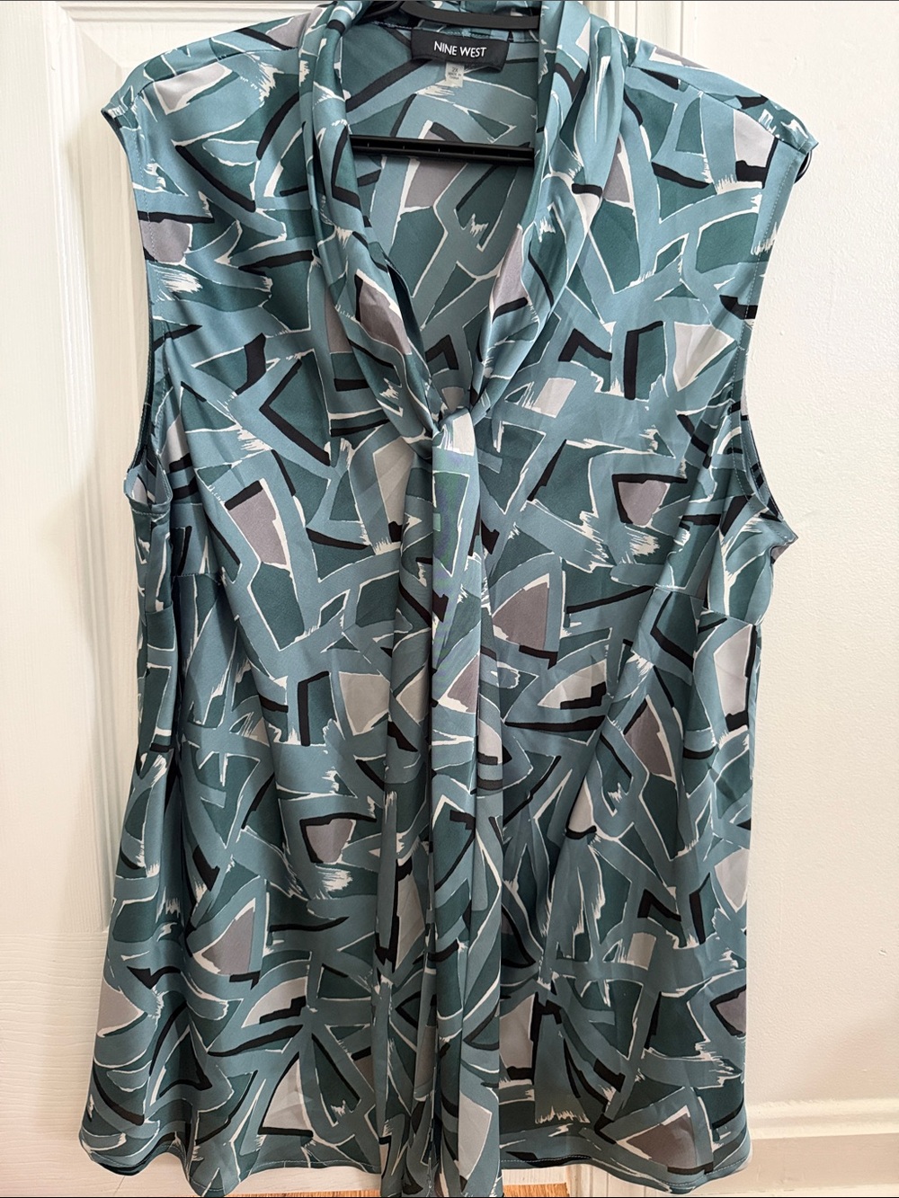 Nine West Teal Abstract Print Sleeveless Tie-Neck Blouse size 2x